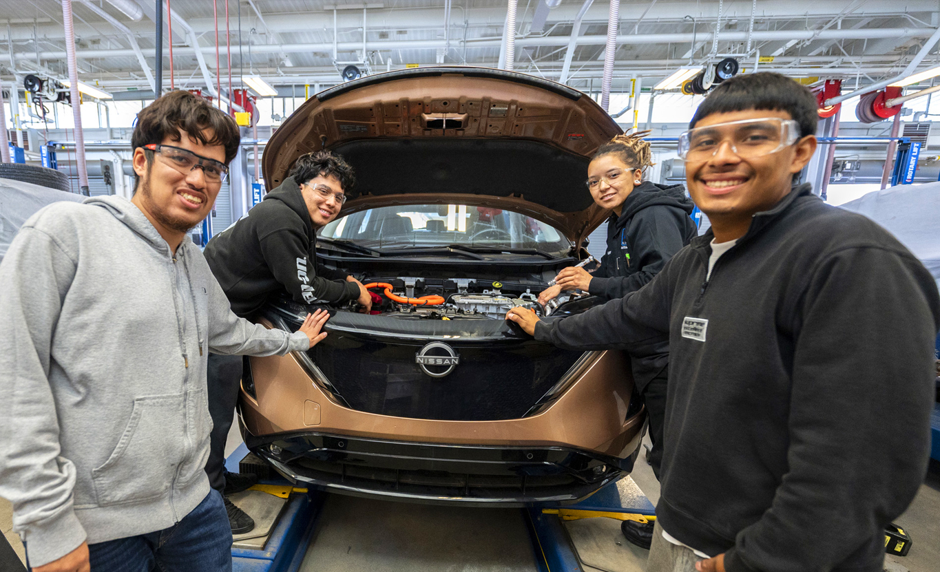 Nissan Donates Two All-Electric Vehicles to El Camino College’s Automotive Program to Power the Future of Workforce Development