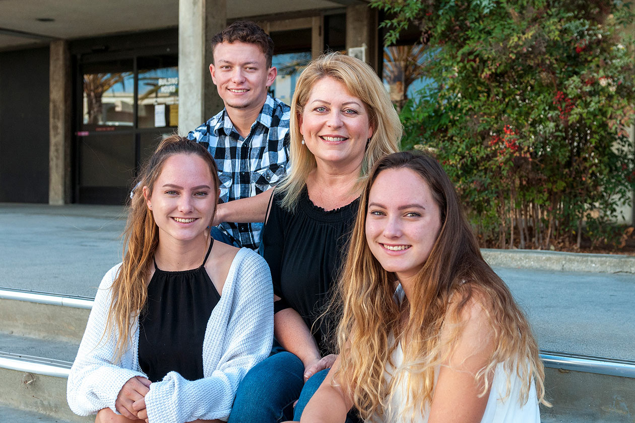 Rhonda, Austin, Jenna and Laina Hoff