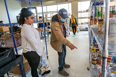 Student shopping in the Warrior Pantry